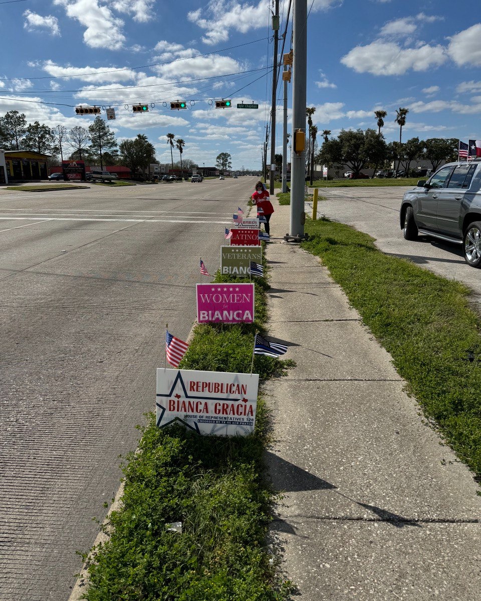 BiancaForTexas's tweet image. #EarlyVote Day 3:

Let's FireBriscoeCain.com 🚫🦏:
#ImpeachmentManager against AG @KenPaxtonTX 
Funded by #Lobbyists
Voted For #DemocratChairs
Voted for Dade Phalen &amp;amp; got $$
Received $$ from #ColonyRidge
Killed 187 Conservative Bills

Vote Bianca Gracia for #TXHD128 🗳️