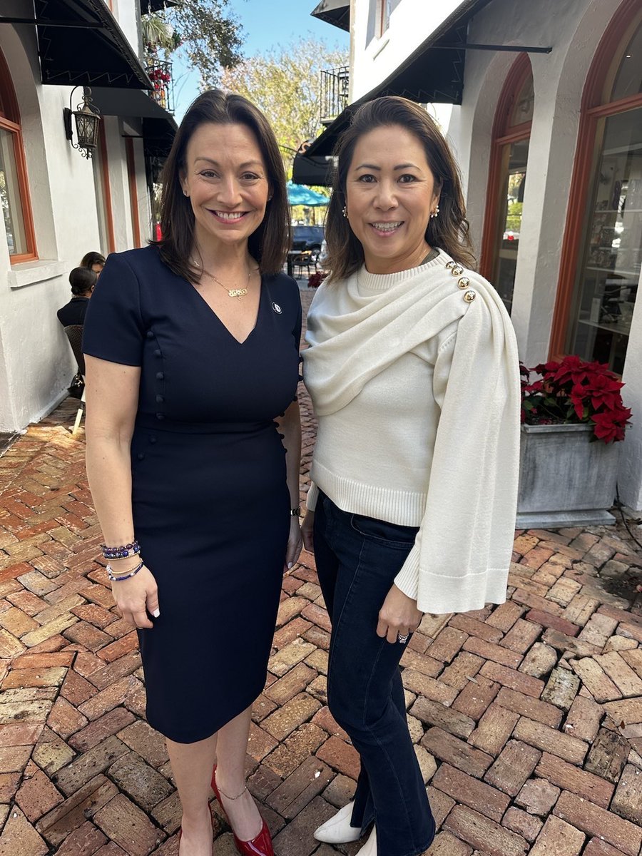 I’m excited by what @NikkiFried is doing to unite @FlaDems & put us on a path to victory - esp in Central Florida. Her focus is up and down the ballot - maximizing investments, registering voters & of course field, field, field. Thanks for all you’re doing, Madam Chair! #FlaPol