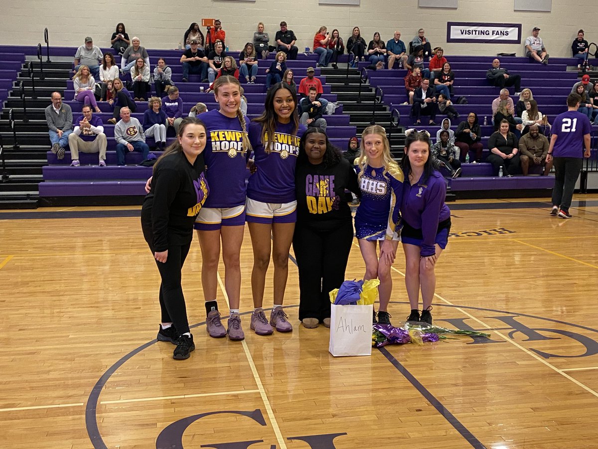 Senior day for <a href="/KewpieBball/">Hickman Girls Bball</a>! 🏀

Hickman honoring several senior players, managers, and cheerleaders before tonight’s game against Jefferson City. We’ll have highlights tonight at 10 on <a href="/KRCG13/">KRCG 13</a>!

<a href="/KewpAthletics/">Hickman Athletics</a> <a href="/JeffCityJays/">JCHS Activities</a>