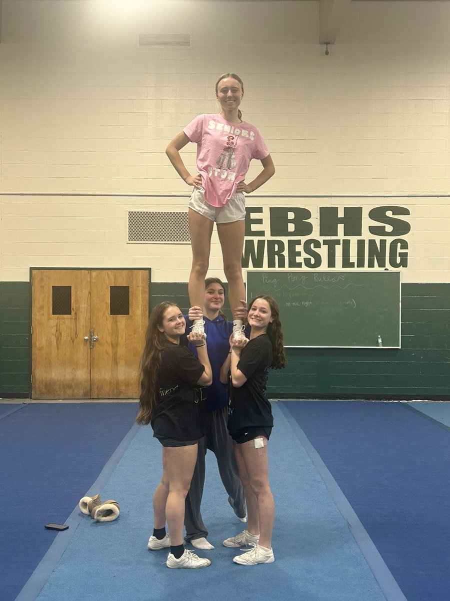EBHSbearscheer's tweet image. Infinite amounts of love 🐻💚 the team that made me cry at our last practice. You make me so proud. States, we’re ready for you! @EB_Athletics @EBPublicSchools @EBHSprinc