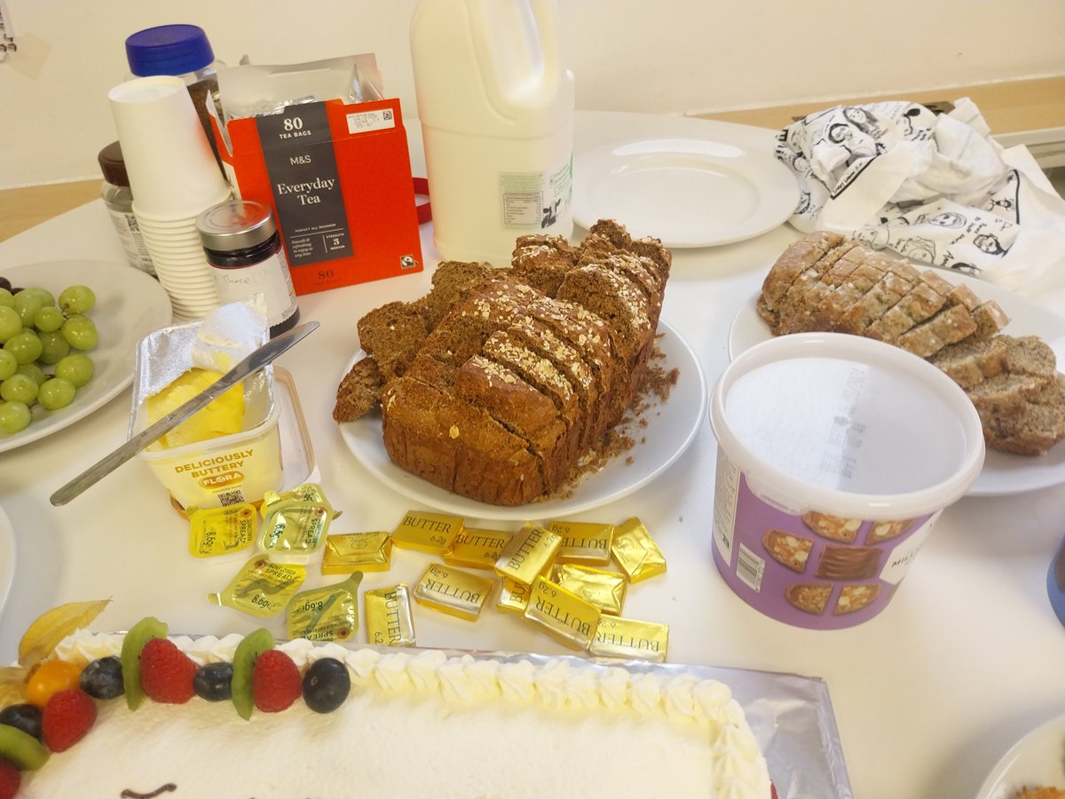 heidi_ed's tweet photo. Bitter sweet #TeaAt3 @WhitHealth ED today, as we said farewell to our PEM consultant,Dr Erum Jamall.
We had treacle wheaten bread,a masala chai tea loaf (@PhilKhoury ) ,coconut biscuits, and #VictoriaSponge baked by my #PartnerInCake Dr Elisha Staun which was a thing of beauty https://t.co/EHjPDqgSqR