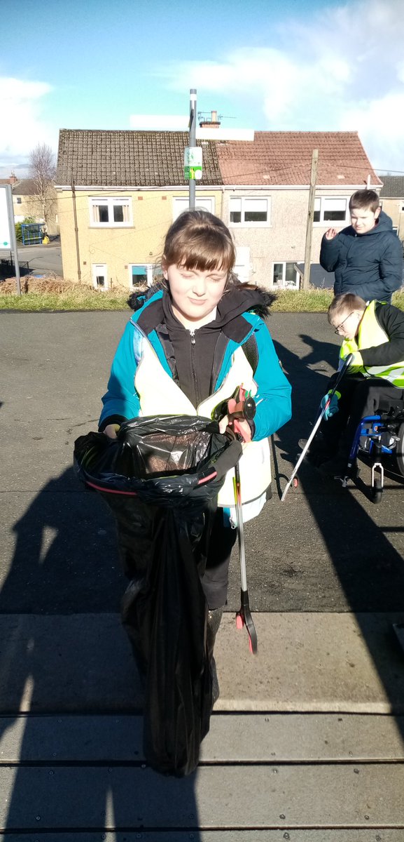 SaferstreetsYP's tweet photo. Am amazing canal clear up by this group of young people from @EasterCarmuirs lots of new skills and enthusiasm for improving our environment @scottishcanals @FalkirkWheel a litter survey was also carried out as part of #Upstreambattle @KSBScotland #communityclimateactionplan https://t.co/lknlC6CzEY