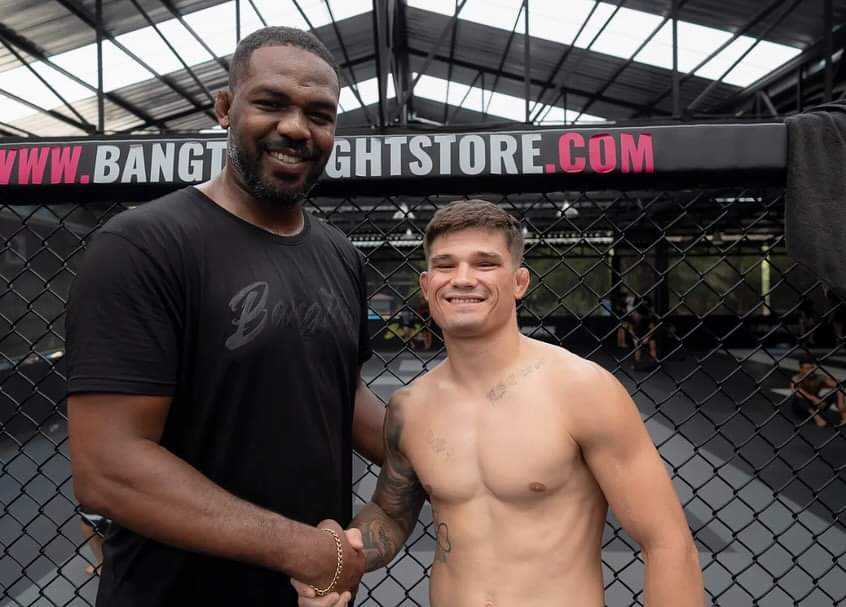 SuplexKid94's tweet image. 🔥Seminar w/ @JonnyBones 🔥 wrestling 🔥 dinner 🔥 🍒 camps off to a good start 🇹🇭 @m2mmaofficial #ramf #mma #fighter #jonjones #march31 #phuket #thailand #work #training #M2MMA #teamclarke #suplexkid 🇨🇦 #champ #soulseason #M2MMA1 🇹🇭