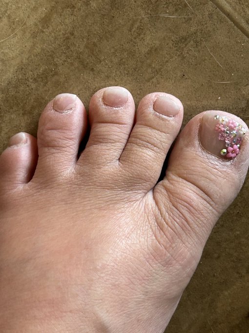 From crusty to fancy! My feet are ready to take someone&rsquo;s cum. https://t.co/BVLDXuzcbJ<a href="/tag/throne"class="tags"><span>#throne</span></a>