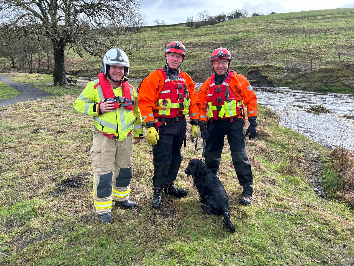 Nelson Fire Station (@lfrsnelsonfire) on Twitter photo Nelson's SRT team with Mikey the dog after rescuing him from the river in Trawden earlier today.
<a href="/LancashireFRS/">Lancashire Fire & Rescue Service</a> Nelson's SRT team with Mikey the dog after rescuing him from the river in Trawden earlier today.
<a href="/LancashireFRS/">Lancashire Fire & Rescue Service</a>