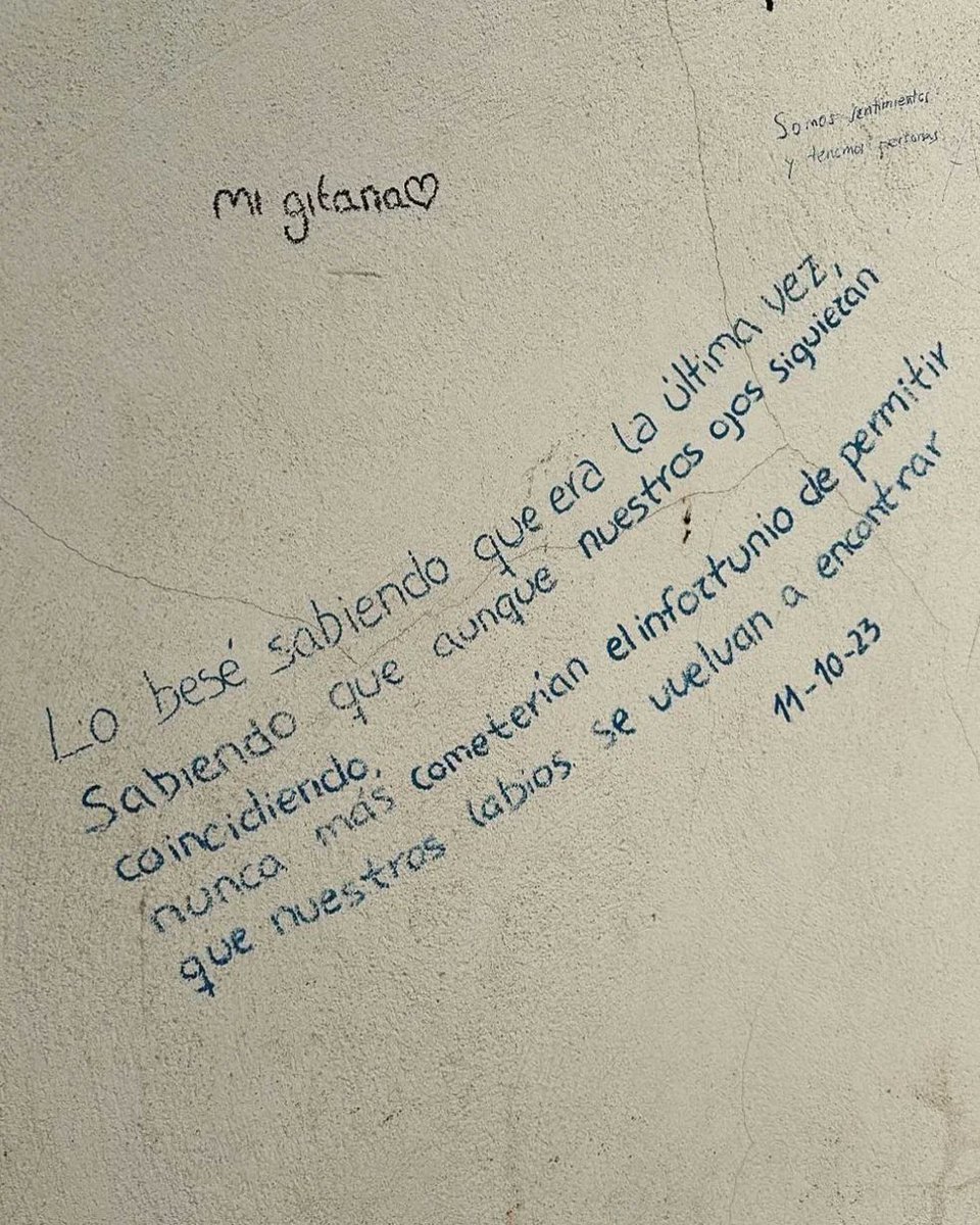 4 meses después de dejar uno de mis textos en el Albaicín, ahora vuelvo con mi segundo libro, donde ese mismo texto está en él ❤️‍🩹
Si quieres acompañarme en este viaje ✈️ en mi biografía puedes encontrar el link a él, o si me conoces yo misma te lo puedo vender✨🫂🌈