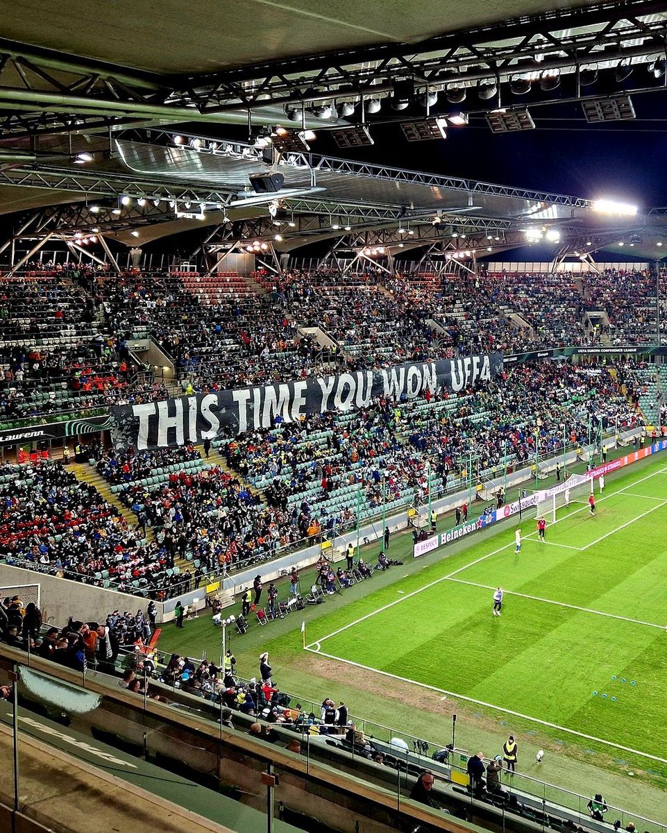 centregoals's tweet photo. 🚨🚨| UEFA closed Legia Warsaw's ultra section tonight and this was the club’s reaction. 😅🇵🇱 https://t.co/RRUUHkSeHf