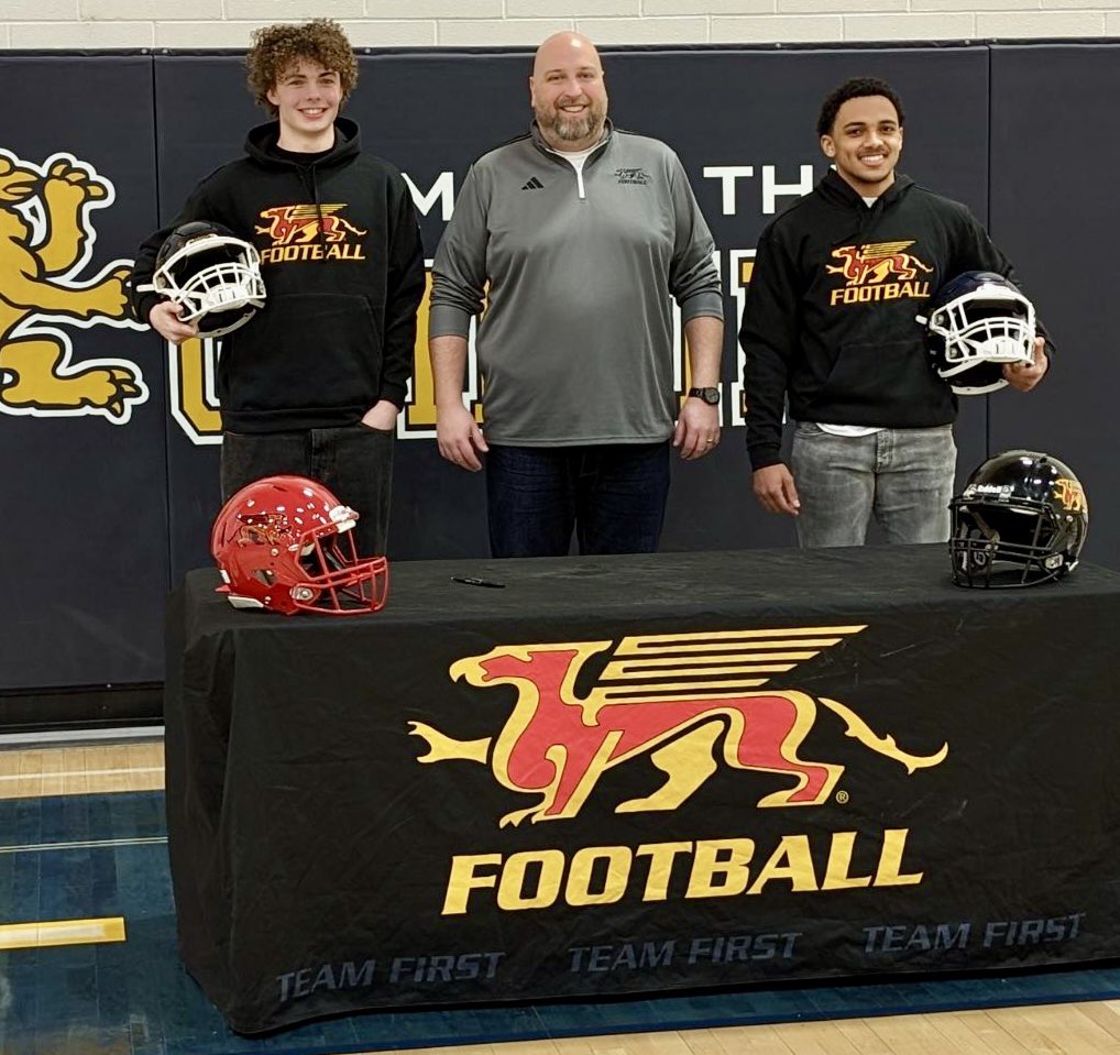 GryphonFB's tweet photo. 🏈 Exciting News! 🚨 Coach Matt Berry proudly announces the commitment of two stellar athletes from Ernest Manning HS in Calgary. Welcome to the #GryphonFamily, Evan Lakatos and Alex Poitevien. Once a Griffin, always a Gryphon! 🦁🦅👏 #CommitAlert https://t.co/X64pAe1RS0