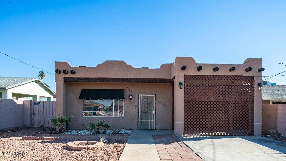 Perfectly nestled on a quiet street Located near Historic Downtown Glendale. This home could be yours! Give us a call at (480)776-5231 to learn more and schedule a showing! carolroyseteam.com/listings/6709-…
#Glendale #GlendaleAZ #homeforsale #carolroyse #carolroyseteam  #yourhomesoldrealty