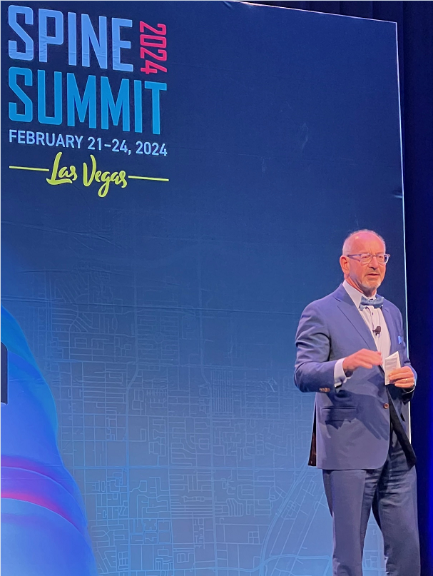 KatieOrrico's tweet image. Former @spinesection chair, past @AANSNeuro president &amp;amp; master #spine #neurosurgeon Dr. Reg Haid shares some pearls of wisdom at the #SpineSummit meeting:
✔️Teamwork: The strength of the wolf is in the pack.
✔️ Mentorship: It’s our obligation to teach the next generation.
✔️…