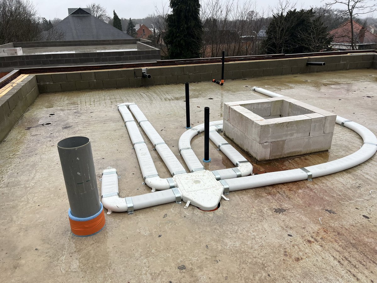 MichelEcoTech's tweet image. #Ventilatie extractieleidingen op het dak #easyflex #nieuwbouw #rotselaar
