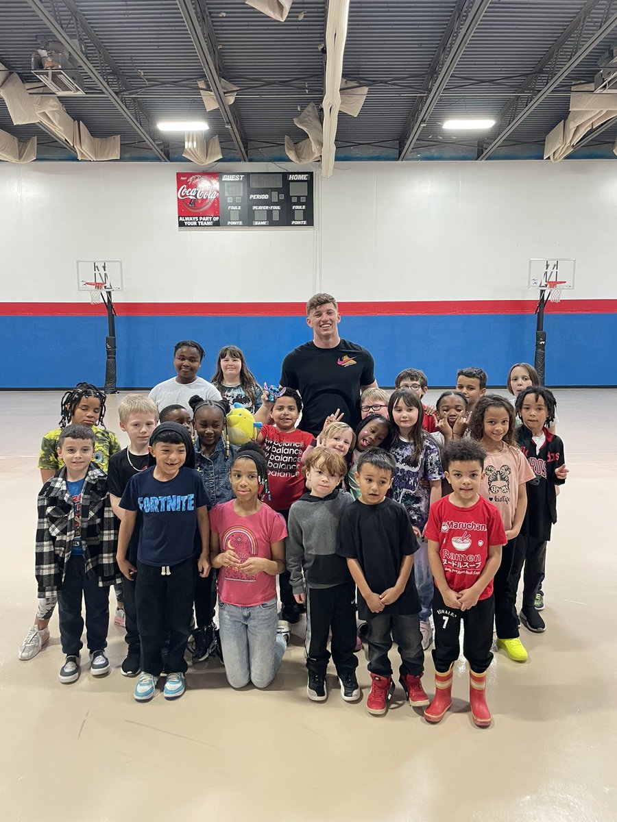 DillonThieneman's tweet image. Always a great time at the boys and girls club in Lafayette @BoilerAlliance