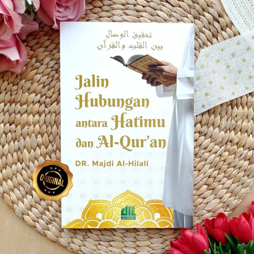 LiliNurAulia's tweet photo. Dahulu, saya prnah terjemahkan buku berjudul 'Raih Kembali Kekuatan Al-Qur`anmu", bbrapa waktu lalu saya terjemahkan buku berjudul "Jalin Hubungan antara Hatimu dan Al-Qur`an." Nah, yg buku terakhir ini lebih pd panduan teknis dari buku pertama. Yang minat bisa diorder via DM ya. https://t.co/B2bn5bN1nQ