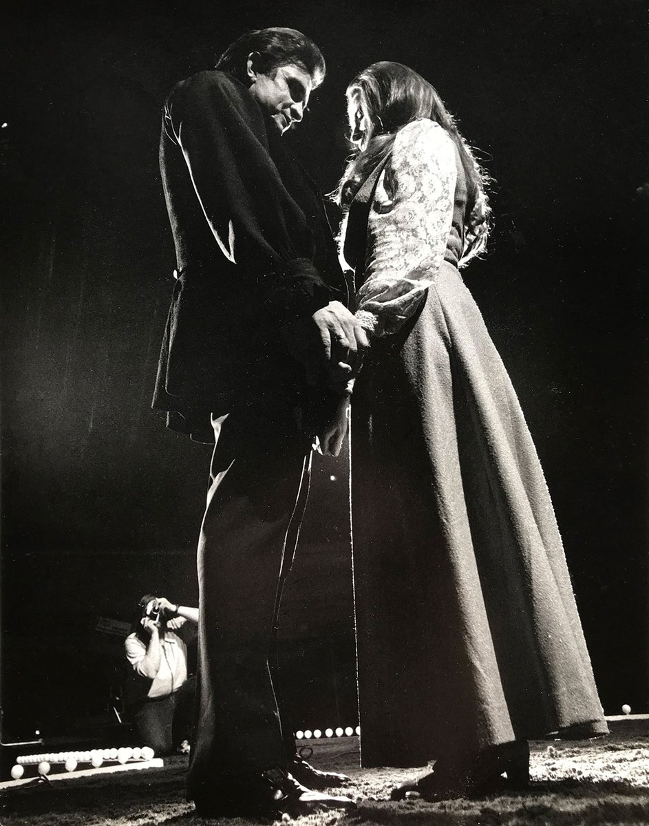 On February 22, 1968, Johnny Cash proposed to June Carter on stage, marking a pivotal moment in Johnny & June’s forever 🖤