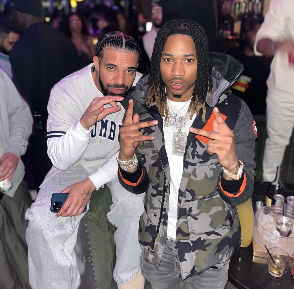 DrakeDirect's tweet photo. Drake and EKT 40 in Columbus https://t.co/171EIH6zMw