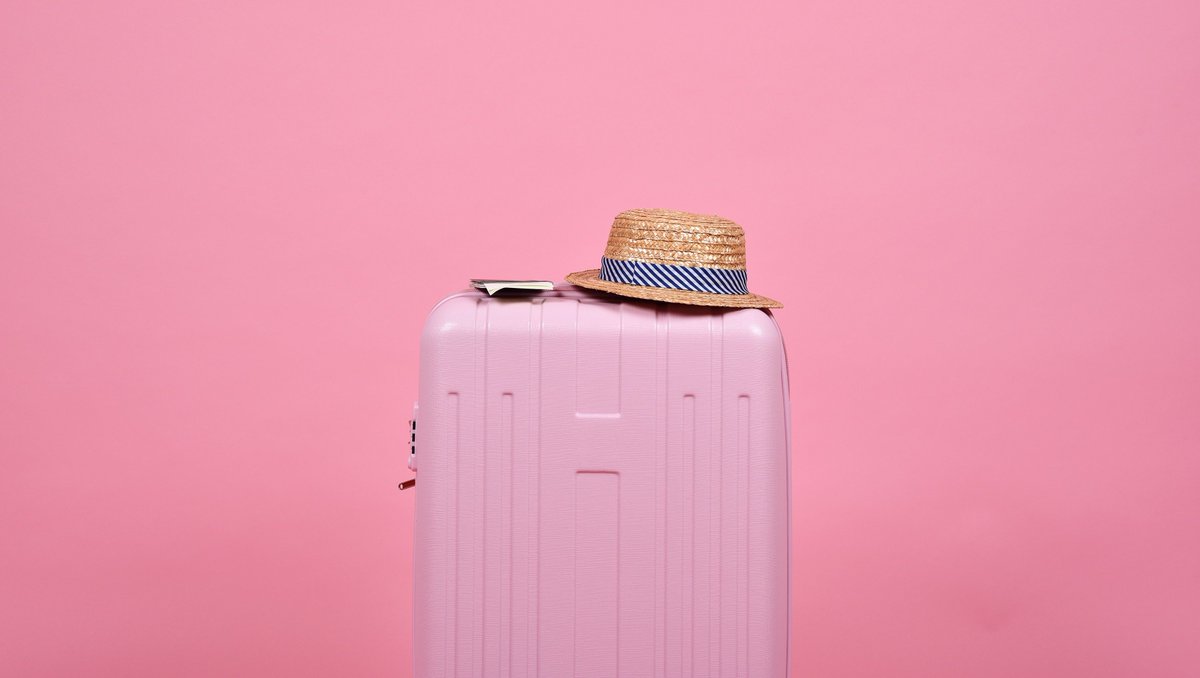 7 Pieces of Luggage That Come in Pretty Colors l8r.it/tYyc

#travelinspo #bags
#travelbug #travels #exploremore #igtravel #instatraveling #style
#chic #aesthetic #luggage #suitcase