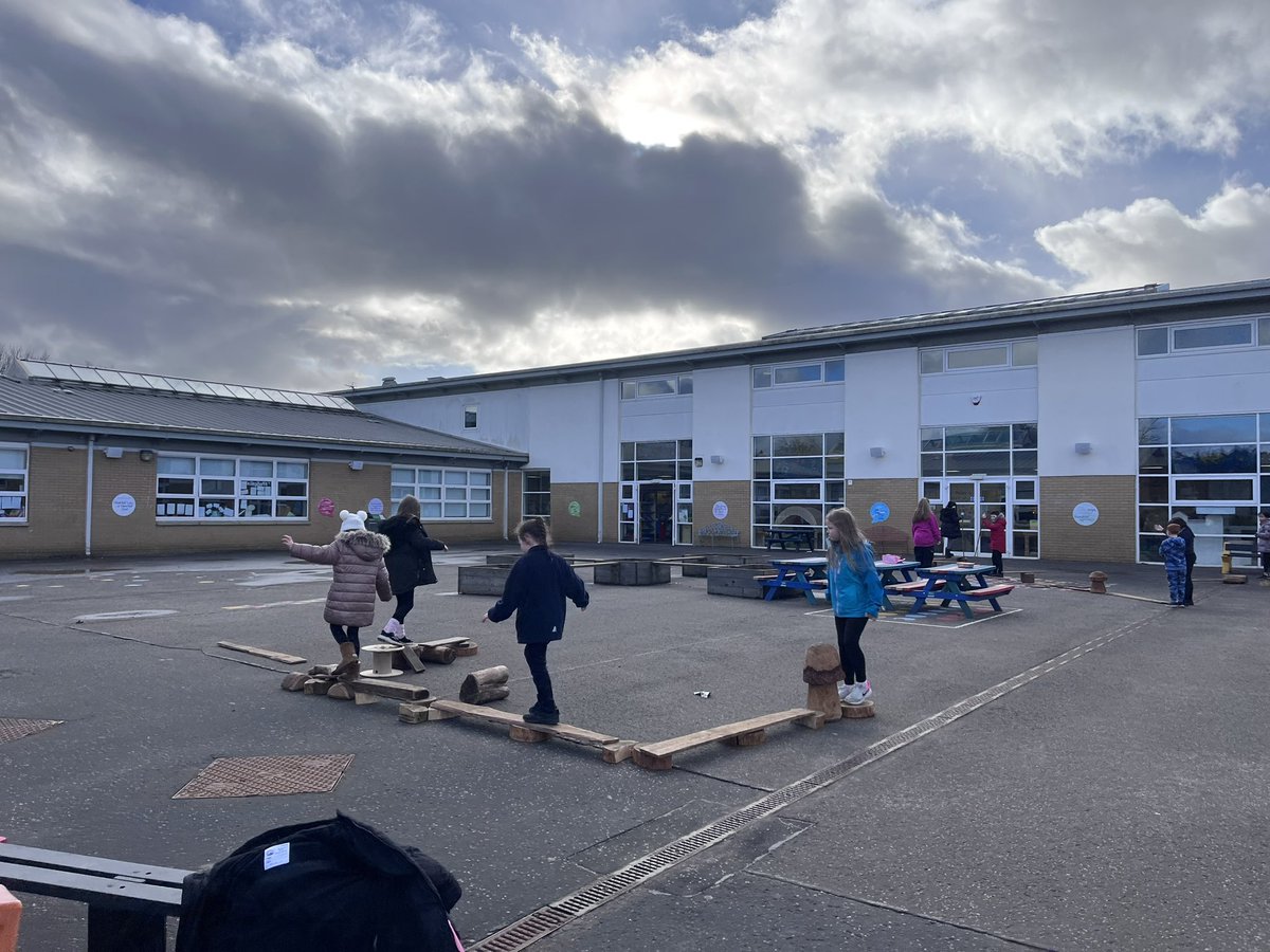 LisaThompson__'s tweet photo. “Is that blue sky,AND, sunshine?!”Hello outdoor learning☀️Some loose parts play in P4 this afternoon (after the hailstones).Learning to take risks &amp; be safe,building obstacle courses.Lots of fun! #PlayBasedLearning #LooseParts #OutdoorLearning #Article31 #Play #RRSA @KnightswoodP https://t.co/4ULdx8PrPH