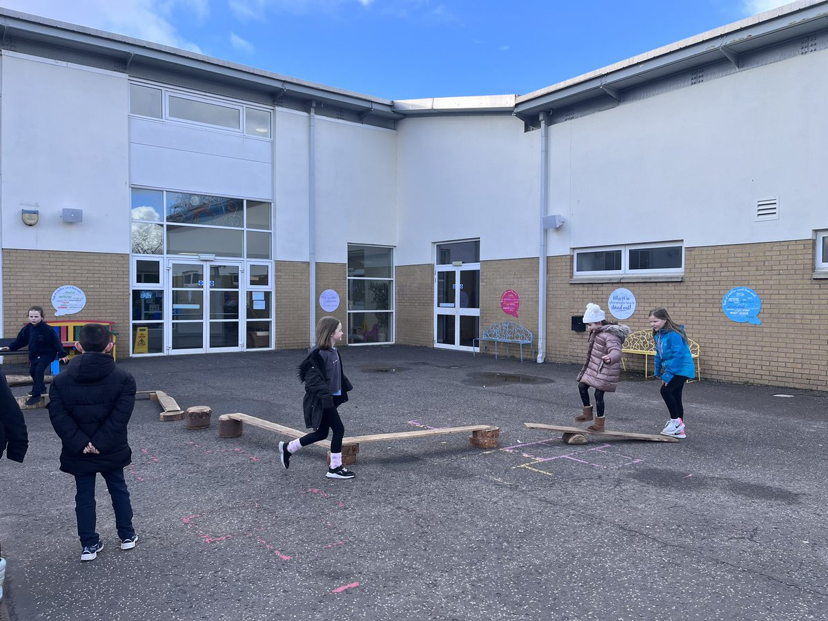 LisaThompson__'s tweet photo. “Is that blue sky,AND, sunshine?!”Hello outdoor learning☀️Some loose parts play in P4 this afternoon (after the hailstones).Learning to take risks &amp; be safe,building obstacle courses.Lots of fun! #PlayBasedLearning #LooseParts #OutdoorLearning #Article31 #Play #RRSA @KnightswoodP https://t.co/4ULdx8PrPH