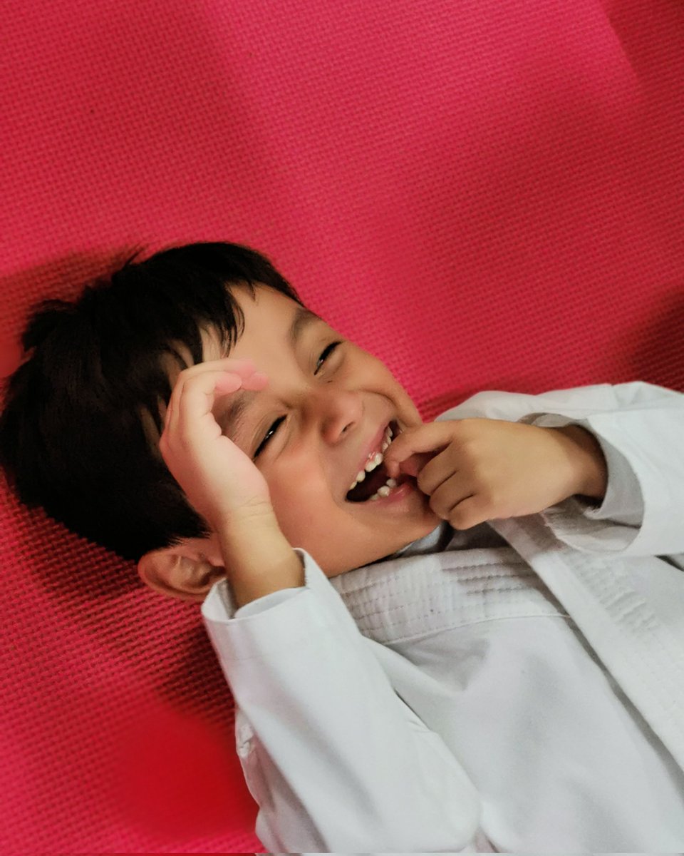 Nos encantan estas caras de felicidad de nuestros peques ♥️
No podemos entender el karate únicamente como un deporte. Es mucho más. Felicidad, compañerismo, respeto, disfrutar...
<a href="/AVVicalvaro/">AVVicálvaro</a> <a href="/RocioKrt/">Rocío Sánchez</a>