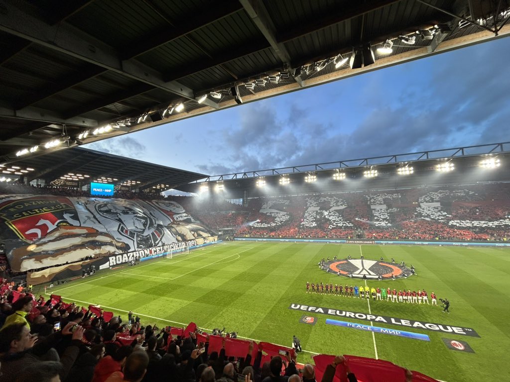 ActuL1_'s tweet photo. RENNES. ✨❤️🖤

📸 @Clem_Gavv https://t.co/Mm8JvWzhoI