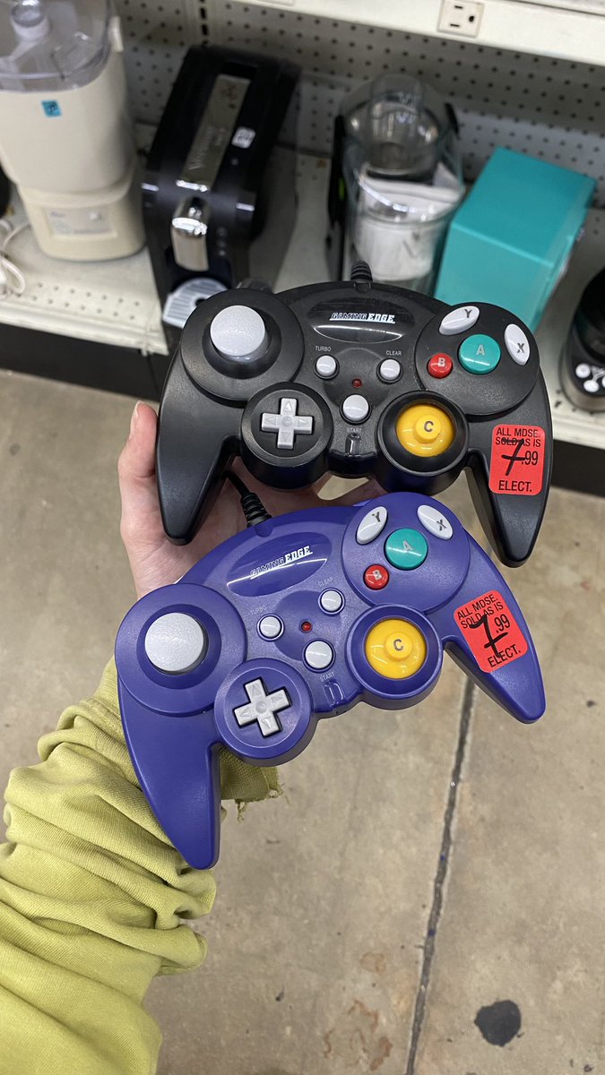 highannna's tweet image. Scored some GameCube controllers today :D 
#Gamecube 
#GamecubeControllers 
#Nintendo