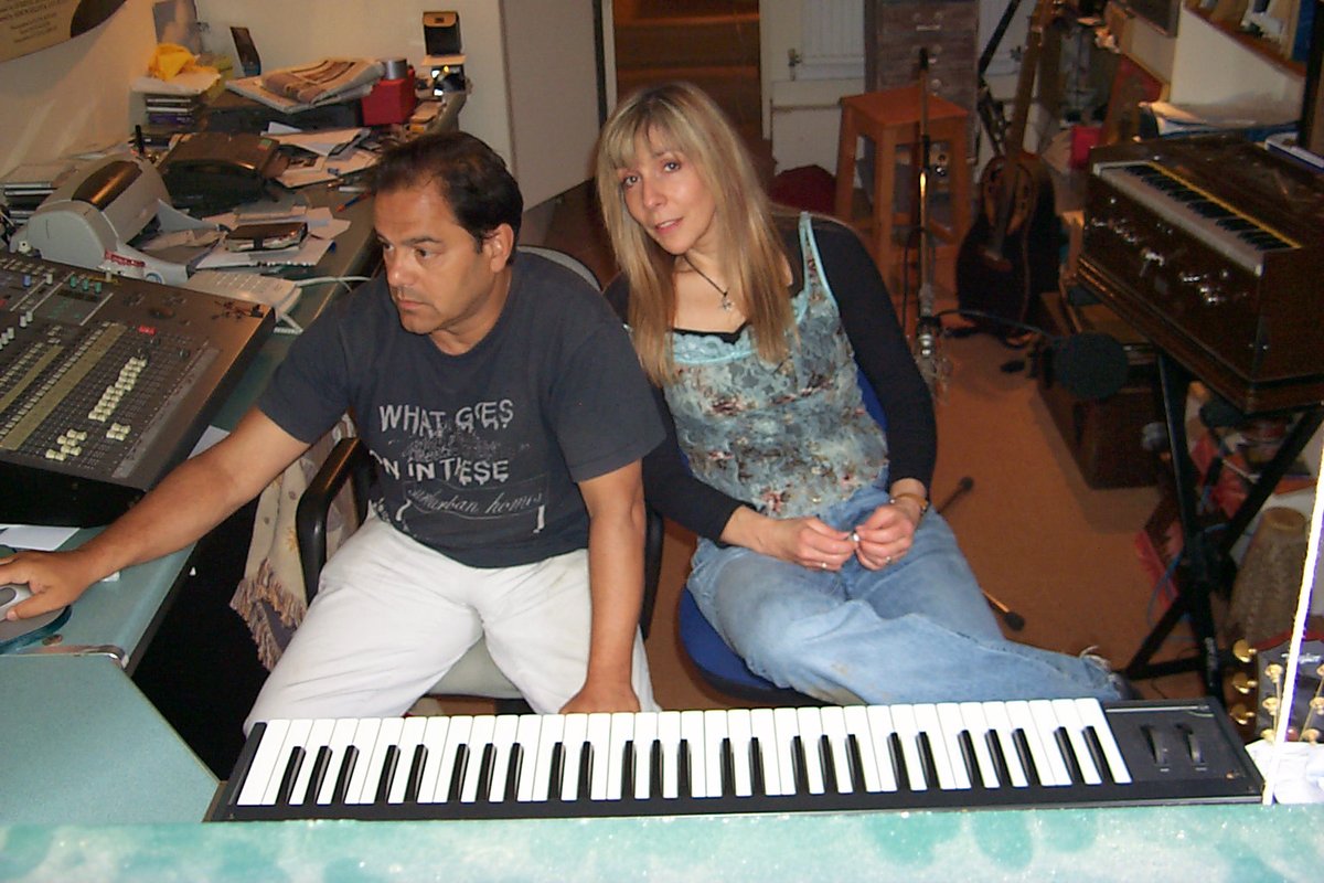 CharlieDore's tweet photo. #Throwback!Very LowTec making #SleepAllDay 2005 March tour shares rarely-heard songs from this ๐
+ many rare breeds @AtkinsonThe 6Mar @barlickmusic 7Mar #WoodmanFolk 8/3 @AnvilArts 14/3 @StEdithFolk 15/3 @ElectricTheatre 16/3 @Ropewalkbarton 21/3
๐๏ธat venuesโค๏ธ https://t.co/VnWAjU2i8e