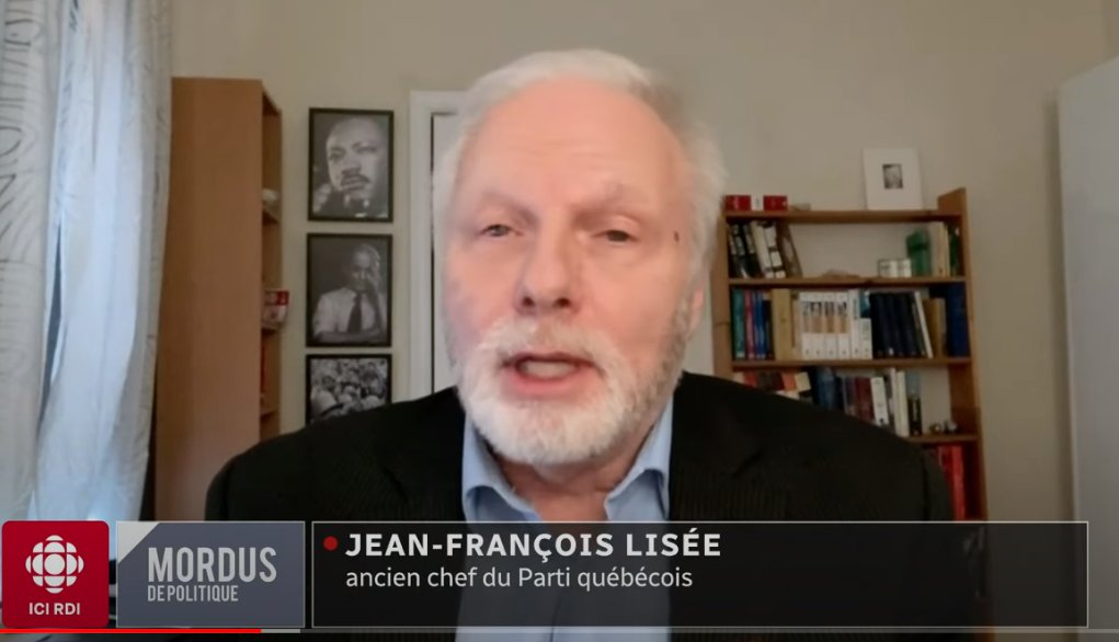 acormierd's tweet photo. Jean-François Lisée, ce gauchiste mental qui met un cadre de M. Luther King dans son bureau (au-dessus de René Lévesque, ce qui dit tout de sa psychée profonde) compare la politique de Legault de privilégier les Québécois sur les demandeurs d'asile à celle du Front national dans l'objectif évident de diaboliser l'idée de préférence nationale.

Il est en parfaite concordance sur cet enjeu avec le chef actuel du Parti québécois, Paul St-Pierre-Plamondon.

Pour ces gens, la défense de la nation charnelle, soit de la majorité canadienne-française qui à bâti ce pays par sa sueur et son sang est une « discrimination » envers de simples... demandeurs d'asiles invités ici par les politiques laxiste du gouvernement fédéral de Justin Trudeau.

Quand comprendrez-vous que le PQ n'est pas vraiment nationaliste, mais réellement gauchiste jusqu'au bout des ongles ?

#polqc