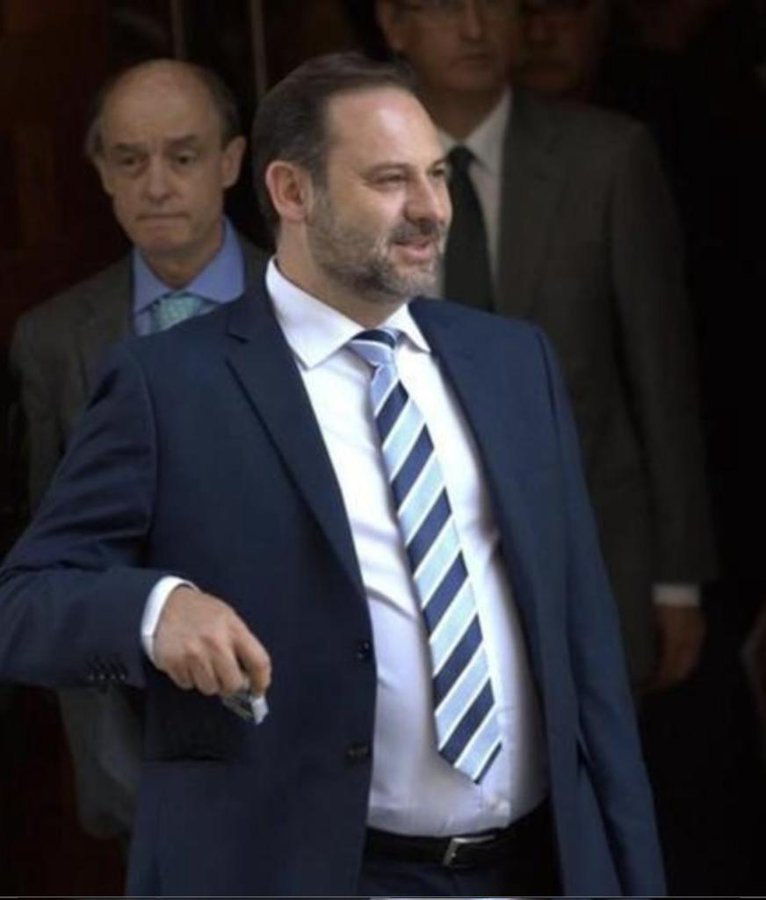 GARCIAREUS's tweet photo. ¿ Tiene Pinta de Macarra ? o son cosas mías ? https://t.co/NSGnCbehp5