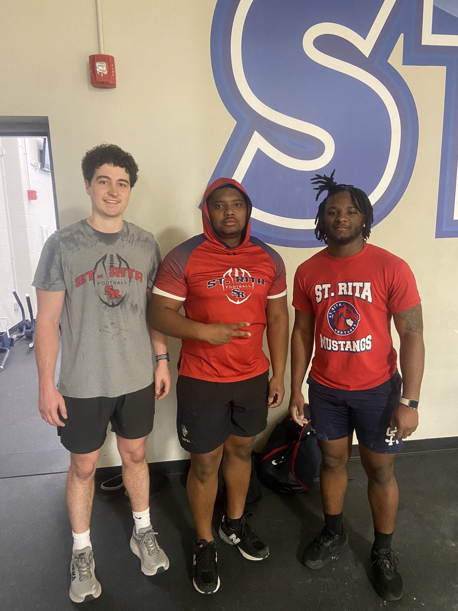 Three @StRitaFootball alumni getting that work in at our afternoon lifting group @Calvin_Lee23 @DjabrilM @FlynnAidann #BringtheSting @FightingBeesFB