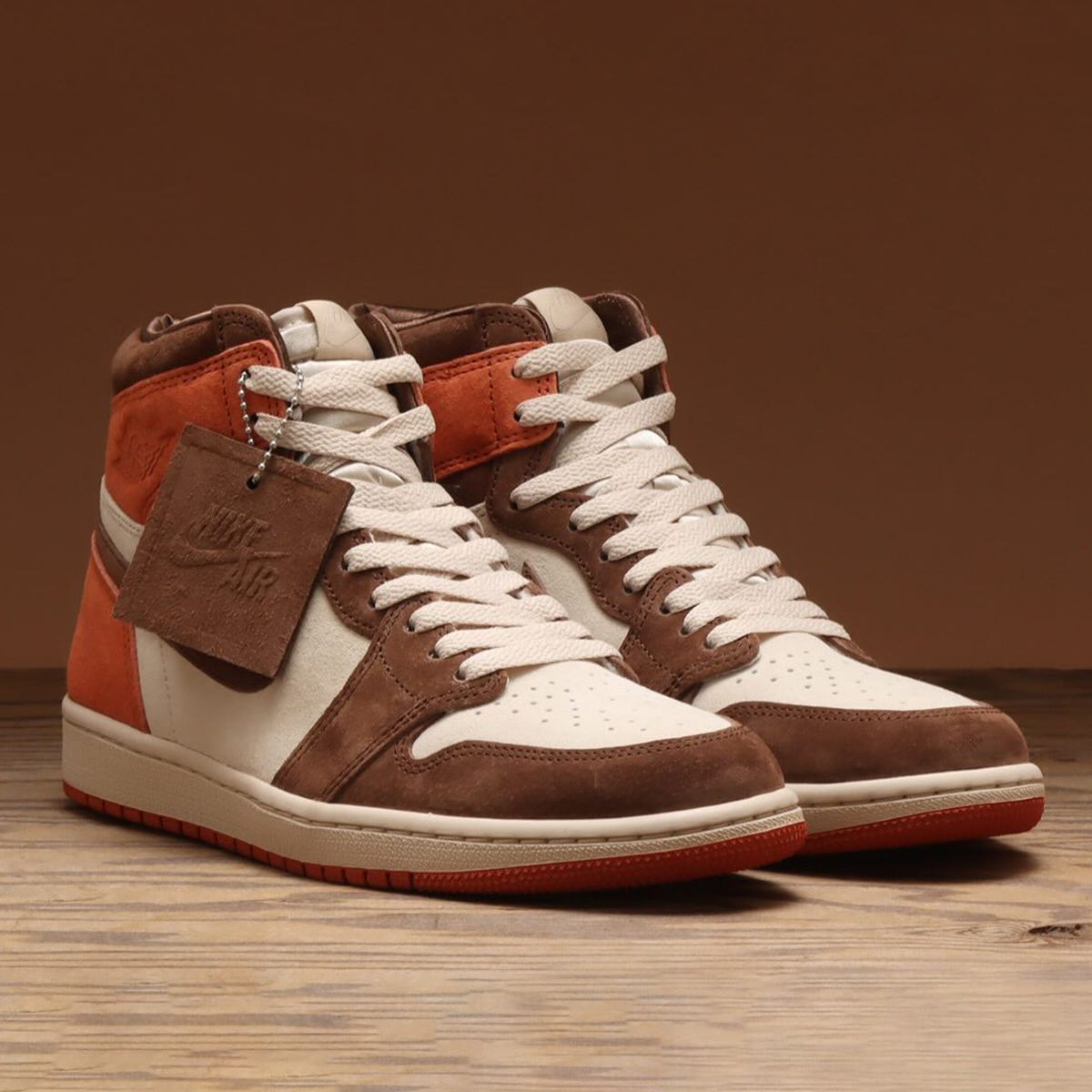 SneakerNews's tweet photo. Retailers are rolling out their looks 🎴 
The Air Jordan 1 "Dusted Clay" arrives on Monday, March 6th ($200) https://t.co/GDyFoLAc3D