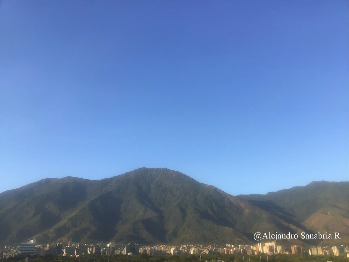 AlexSanabriaR's tweet photo. El #Avila a esta hora #22Feb #venezuela https://t.co/u2rKb27zQ9