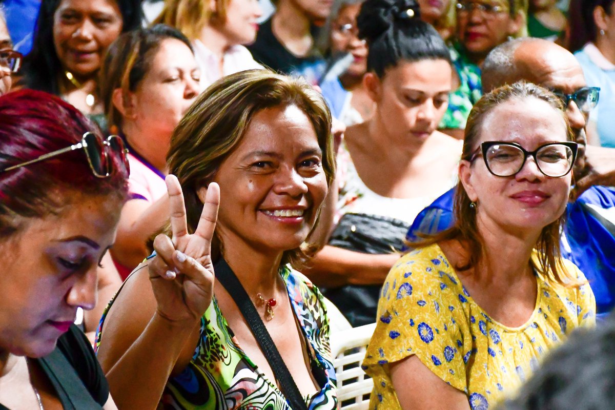 ¡Desde el Zulia nos vinimos para Aragua! 

Desde el espíritu de la crítica y la autocrítica revolucionaria, hemos asumido el debate de las 7 Transformaciones propuestas por el presidente <a href="/NicolasMaduro/">Nicolás Maduro</a> con un método de consulta y acción en todos los territorios.

@MPPEDUCACION