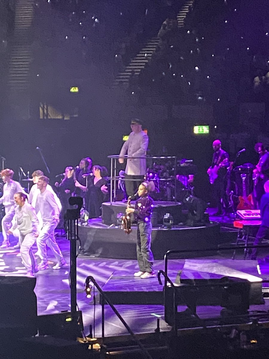 USLSchool's tweet image. We have had a great time @YoungVoicesOrg  Nandi Bushell was inspirational! Our 6th year of making memories in the biggest choir ever! #nandibushell #youngvoices #schoolchoir❤️