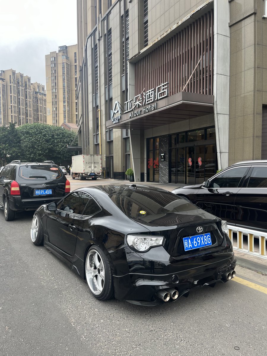 doublechaiiii's tweet photo. 装上新轮毂了 式样更新  (＾＾
这次是SSR的Vienna courage
F 10j +20 加装15mm的pcd转换垫片
R 9j +20 同样是15mm的转矩垫片 https://t.co/2kUD92NRga