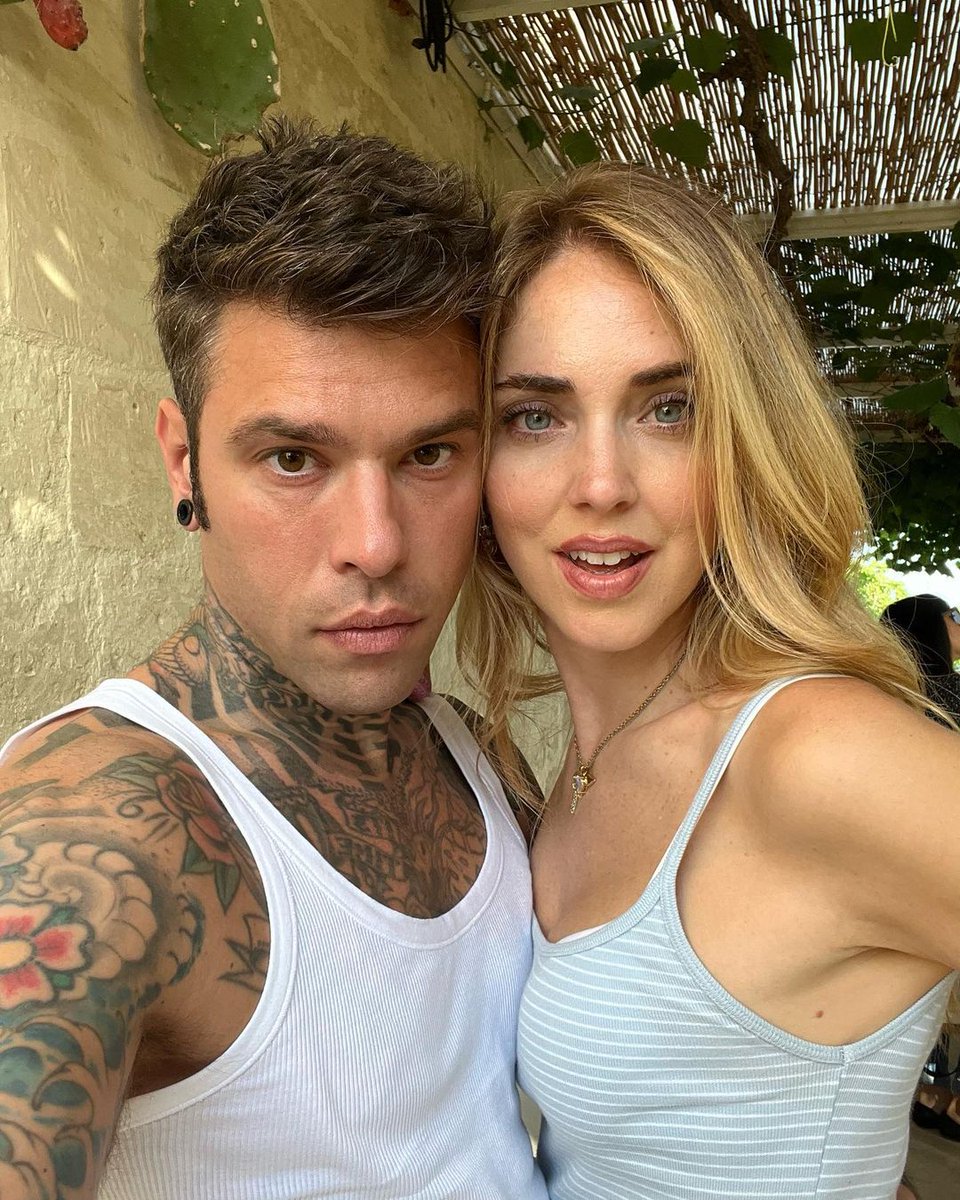 #ChiaraFerragni #Fedez 💥BOMBAZO💥 ¡Se confirmaron los rumores! Tras 7 años juntos, la influencer y el cantante se SEPARAN. La pareja, que tiene dos hijos, llevaba tiempo manteniendo las distancias. Algo que llamó la atención por la polémica en la que se vio envuelta Chiara.