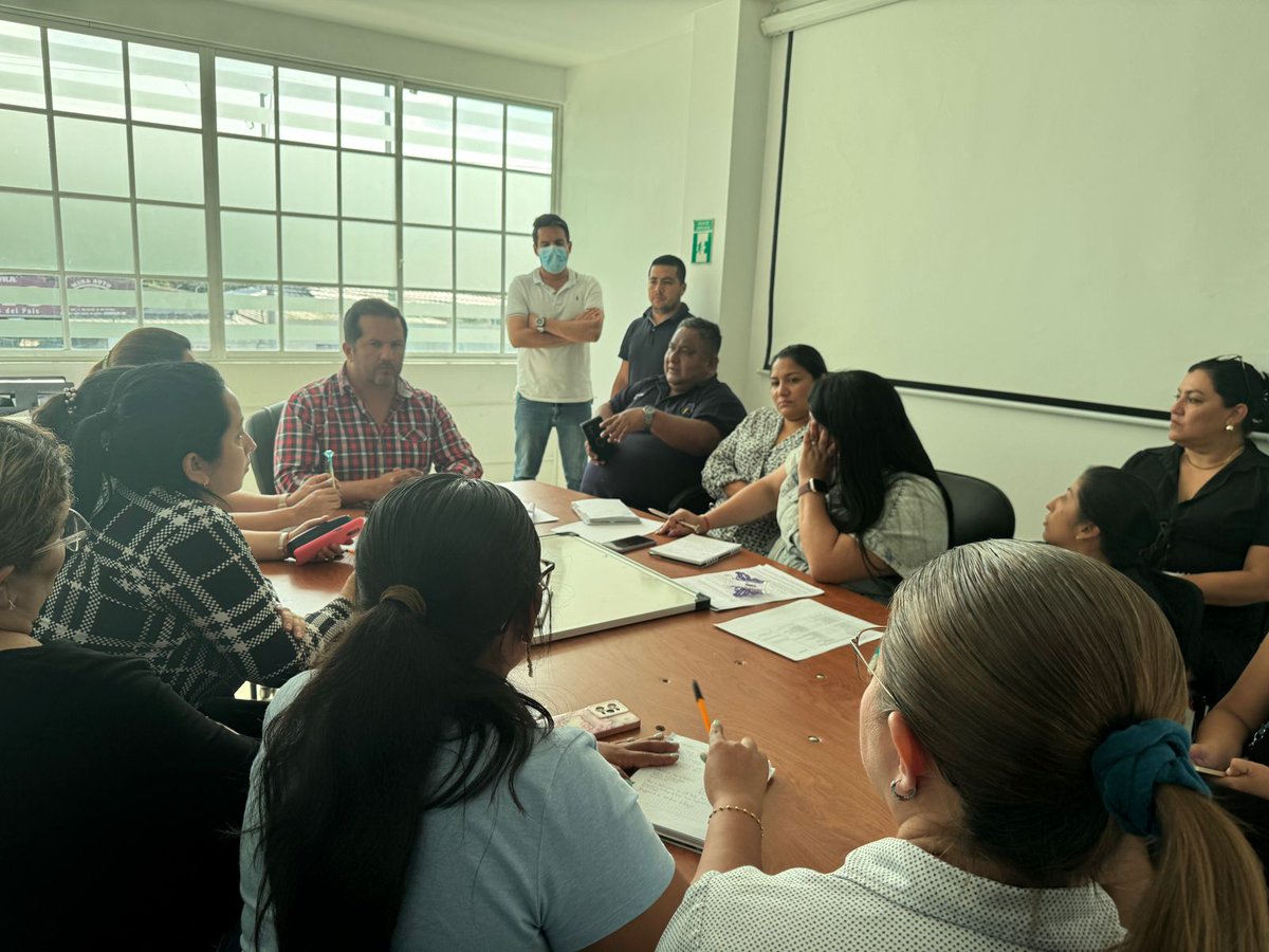 IESS_Manabi's tweet photo. #IESSteInforma | La Coordinación Provincial del @IESS_SSC Manabí instaló el Comité de Operaciones Emergentes🚨 para dar respuesta a las emergencias suscitadas en los dispensarios afectados por la temporada invernal. 🌨️ https://t.co/tGl7ou2gEi