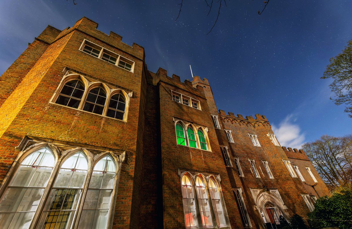 366daysofphotos's tweet photo. You’ve gotta have faith @HertfordTC  - great idea - better weather next year? 

#hertford #stars #Astrophotography #gatehousenotacastle https://t.co/NDVqlzmhLn