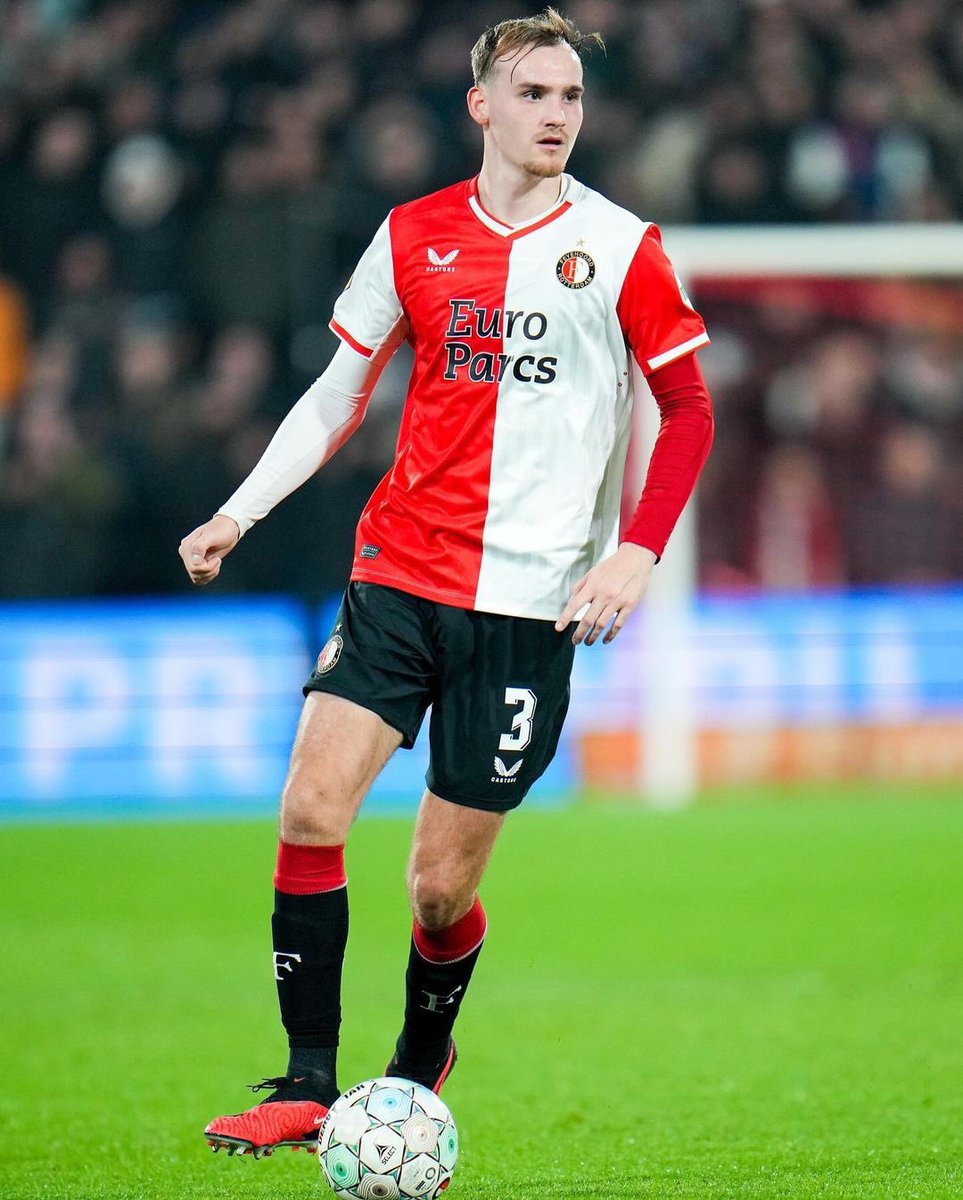 OnsFeijenoord's tweet photo. 3 miljoen. Wat een klasbak. #Feyenoord https://t.co/72oXcb3Mmp