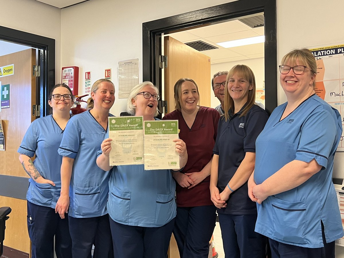 Our fabulous mental health recovery nurse, Jackie Donaghy receiving her TWO daisy nominations 🌼 she is a kind, caring and inspirational nurse 🤩 #daisyaward @NHSGrampian @FionaRo50974245 @WellsJulia1 @SNGMHLD @HSCMoray