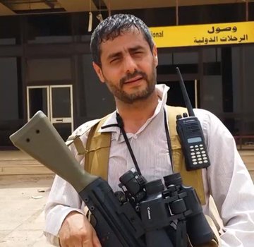 #للتوضيح
محمد البخيتي محافظ ذمار أستلم رشوة أكثر من ٣٠٠ مليون عشان يغير مخطط اراضي ومجاري الصرف الصحي...من تاجر كبير على مستوى اليمن