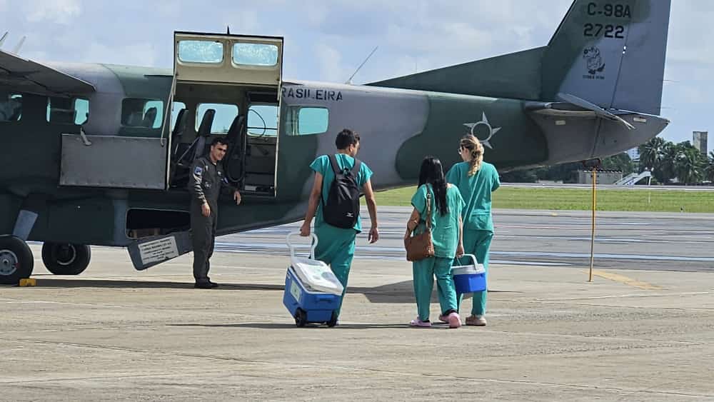 fab_oficial's tweet photo. #VooDaVida 

Hoje (22/02), uma aeronave C-98 Caravan da Força Aérea Brasileira realizou o transporte de um coração, de Aracajú/SE para Recife/PE. 

#DoeÓrgãos! #SalveVidas!❣️

#FAB #ANossaForçaOndeOBrasilPrecisar #FAB24hNoAr #Transplante #Vida #EsquadrãoPastor21 https://t.co/i5P5QFD6IL