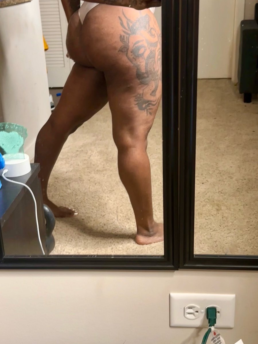 _deedeelicious's tweet photo. Lick me fuck me kiss me tease me🥥🤎 https://t.co/SmvPEMWvFA