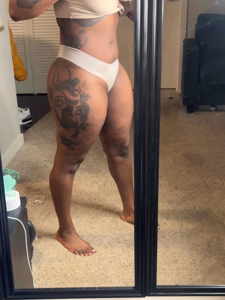_deedeelicious's tweet photo. Lick me fuck me kiss me tease me🥥🤎 https://t.co/SmvPEMWvFA