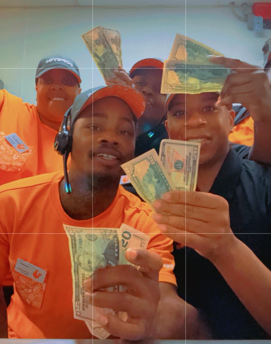 Lil Baby pulled up to Popeyes in a Honda and blessed all the workers with $100 each 💵