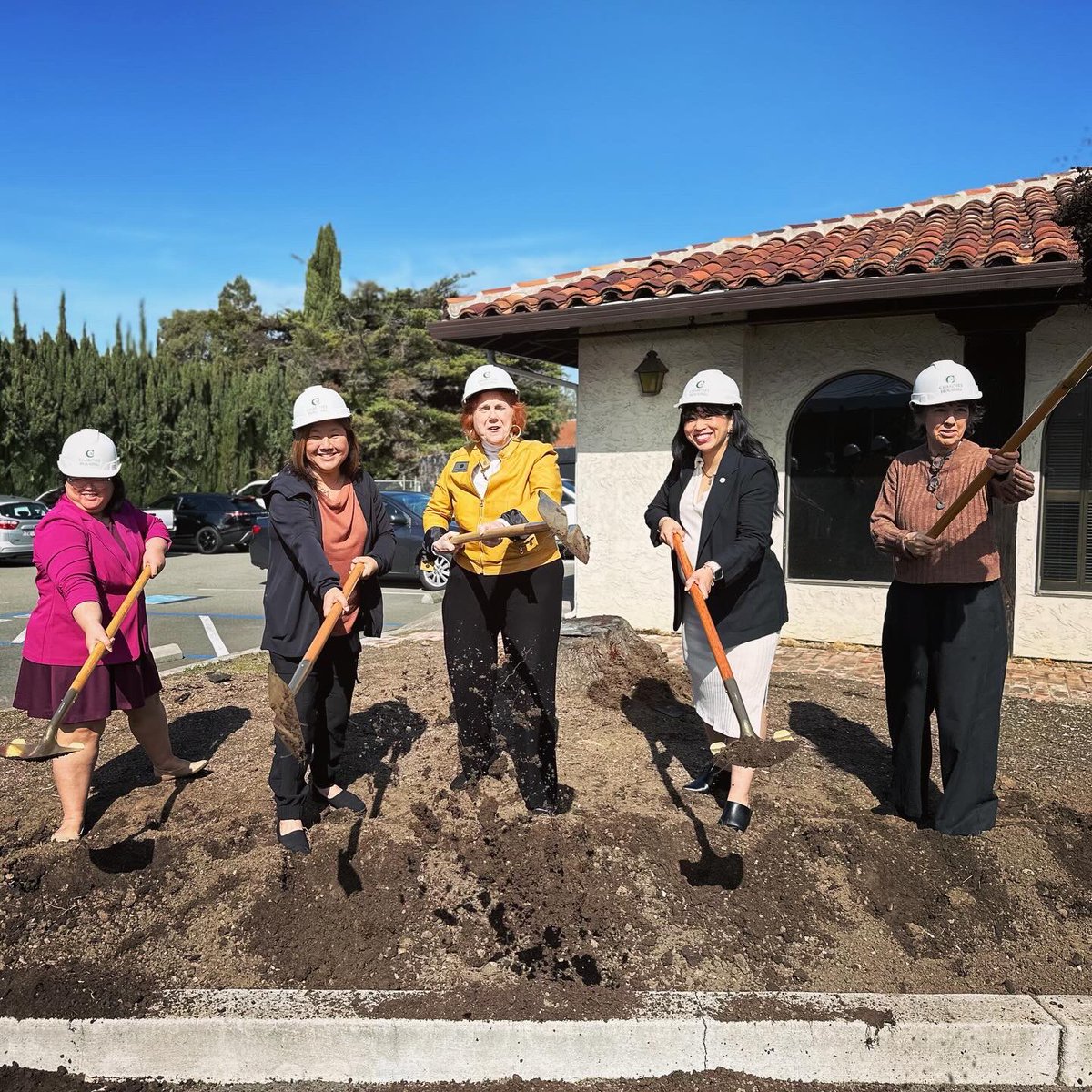 . @mountainviewgov is 1 of 15 cities in @SCCgov that has benefited from Santa Clara County Measure A funds & today we broke ground on the 40th project 🔨 Charities Housing project will develop & manage the City of #MountainView 100% affordable 85-unit multi family housing dev’t