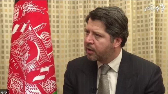 حکمت خلیل کرزی از نسل جوان قبیله عبدالرحمانی به قطر رفته بود. ورق بردست دهلیز به دهلیز گشت گزار میکردبرای لابی کردن  به طالب. دیگر نیازی به دعوت طالب نبود .
