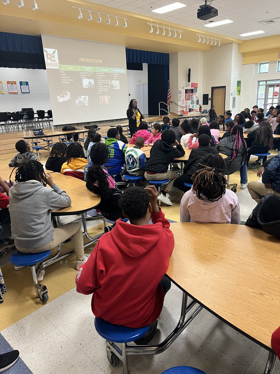 bkellam23's tweet photo. Sensational morning of collaboration with our CH Gullatt family as Principal McDaniel oriented our Rising 6th graders to “The Creek” way!  Special shout out to Principal Arnold and Counselor Hammock for the warm welcome! https://t.co/iwHd41NFIS