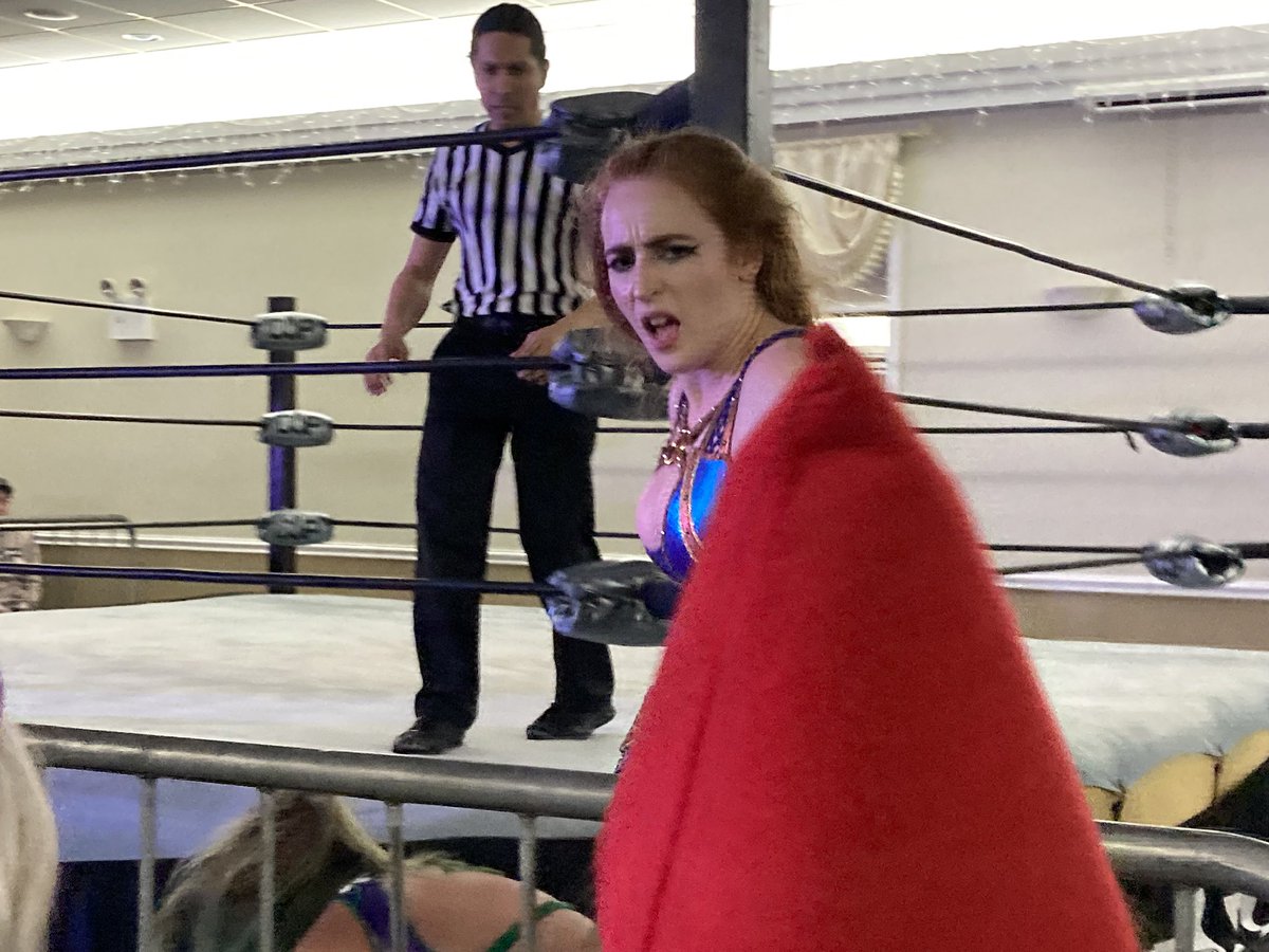 SuperPlexStad's tweet photo. Create A Pro #TopGuysOnly @notorious_mimi does not approve of @the_gnomie fans at ringside!! Or Super Mimi in a red cape - you decide 😜 @CreateAPro @Myers_Wrestling https://t.co/VogXwYMGJI