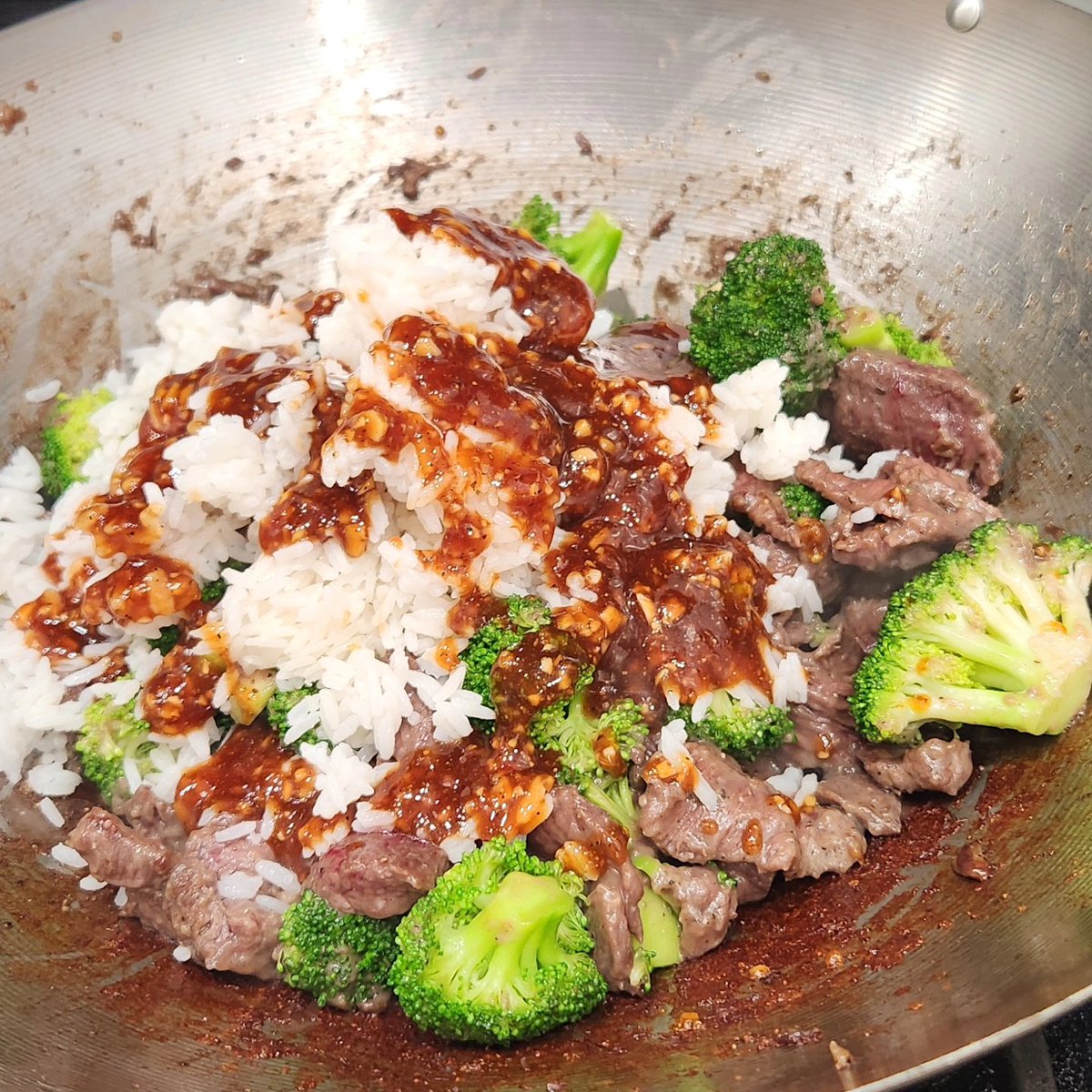 SeasLife60's tweet photo. Black Pepper Beef and Broccoli Fried Rice #chinesefood #takehome #homecooking #AsianCuisine #TaiwaneseCuisine #ChineseAmerican #onepotdinner #twittersupperclub https://t.co/OpqIMGAyQV