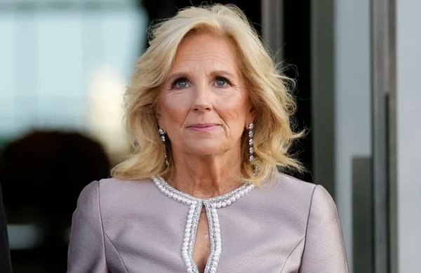 oncodaily's tweet photo. I am excited to share the first major deliverable from our White House Initiative on Womenโs Health Research - @FLOTUS
https://t.co/Psl7vPYfmP
#Cancer #CancerAdvocacy #ResearchGaps #FirstLady #JillBiden #OncoDaily #Oncology #WhiteHouse #WomenHealth https://t.co/uMQSyb39UM